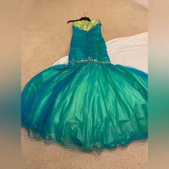 Blue/green evening dress. Perfect for prom or any evening occasions. - Picture 2 of 2